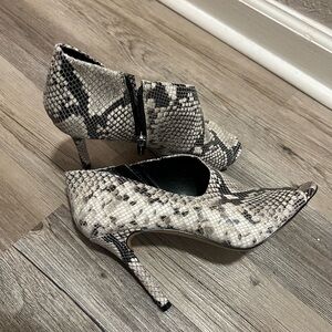 Vince Camuto Snake Skin Peep Toe Heel